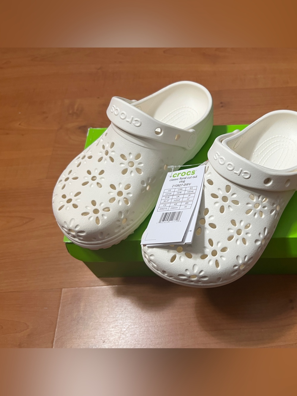Classic floral cut unisex crocs white new
